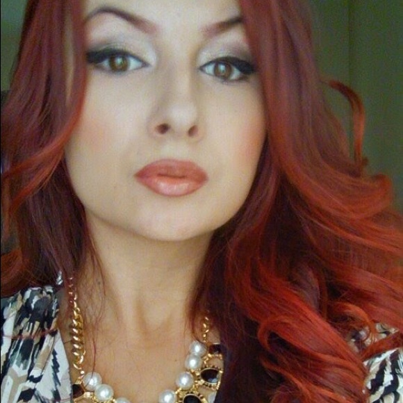 Meet your Posher, Teni - Picture 2 of 8